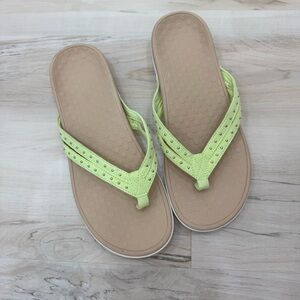 Vionic Tasha Toe Orthopedic Supportive Sandals Studded Pale Lime Sz 11
